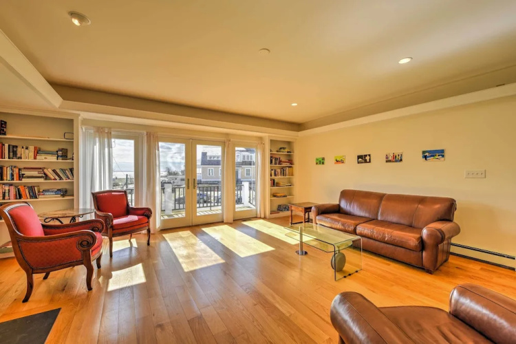 Multi-level Marion House: Loft, Deck + Ocean Views