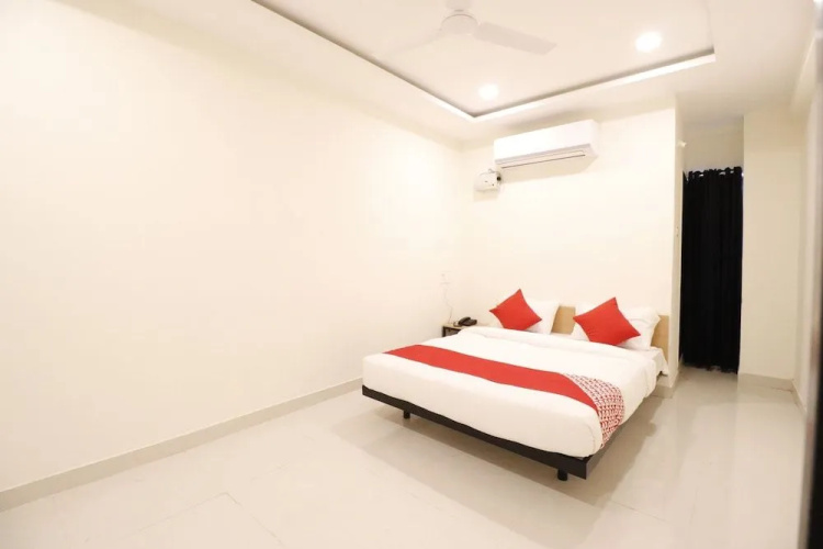 OYO Flagship 27991 Mundhwa UC