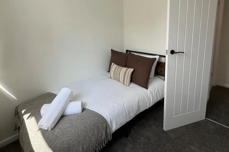 Nottingham 2-bed House, Sleeps 4, Pet Friendly