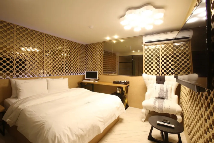 Hotel Cello Guri