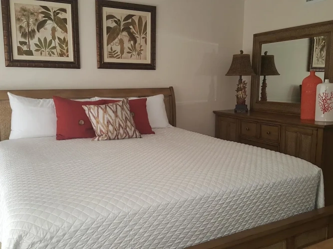 2 Bedrooms Comfort room