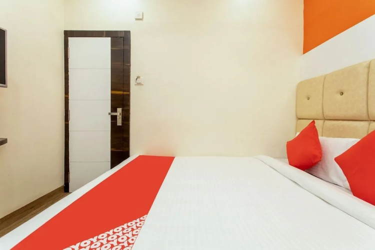 OYO 24822 Samarth Guest House
