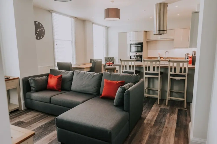 2 Bedrooms Apartment