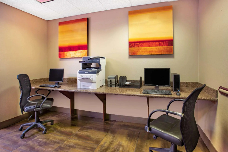 Holiday Inn Express & Suites Phoenix Midtown by IHG