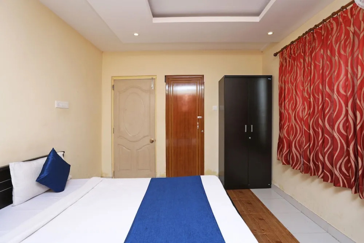 OYO 3393 Midway Inn
