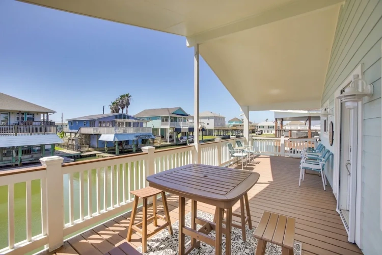 4 Bedrooms Cottage with balcony