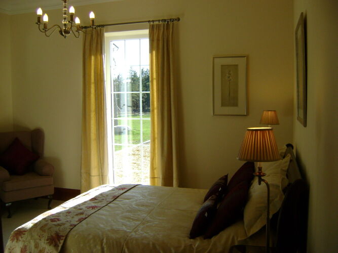 Dinichean HouseOver view