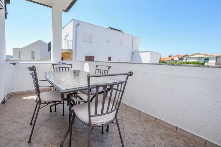 Apartment with balcony