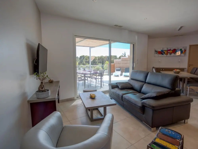 Luxury Villa With Private Pool in Cesseras