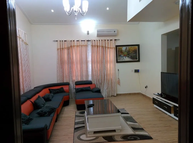 4 Bedrooms Cottage
