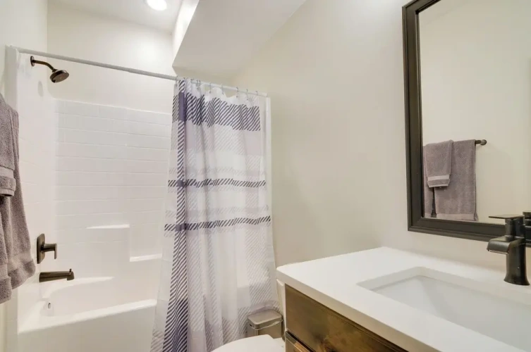 4 Bedrooms Apartment