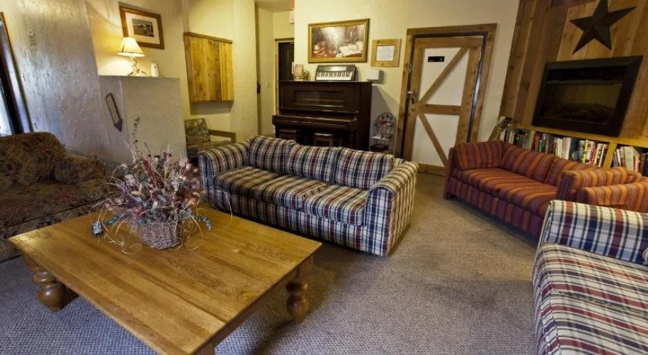Summit Peaks Riverside Lodges East & West