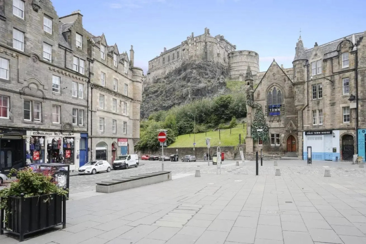 ALTIDO 2-BR Apt directly next to Edinburgh Castle