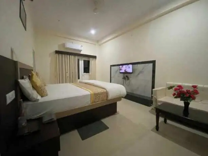 Goroomgo Nath Palace Varanasi