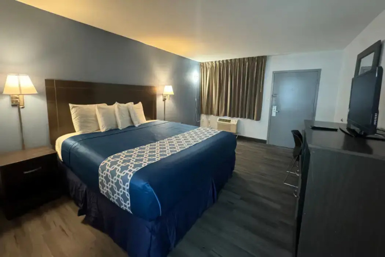 Travelodge by Wyndham Gainesville