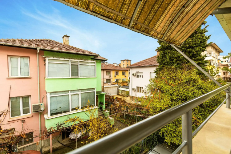 Quiet apartment near the center