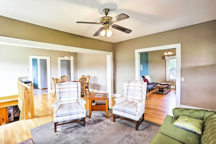 Walk to Downtown: Custer Retreat w/ Fire Pit!