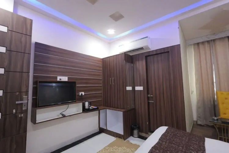 Hotel Srg Inn