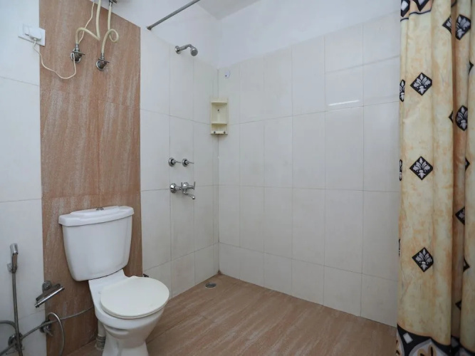 OYO 9299 DLF Phase 4