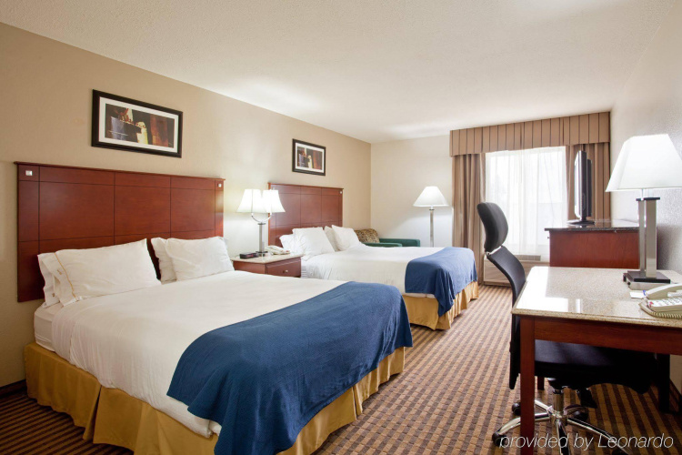 Holiday Inn Express & Suites Three Rivers by IHG