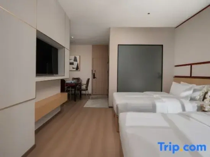 Suite with city view