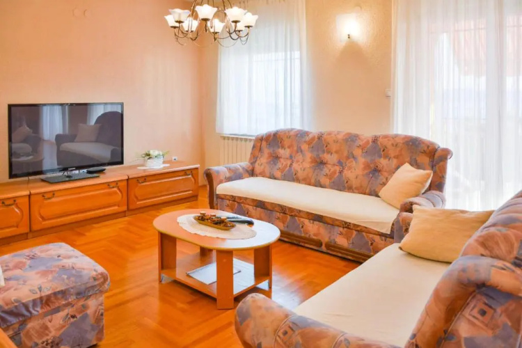 Karlo1 Apartment