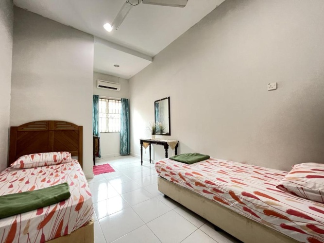 4 Bedrooms Cottage