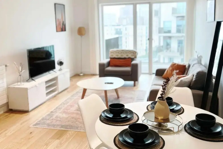 East London 2-bed Apt Sleeps 4, 7 min Walk to Tube