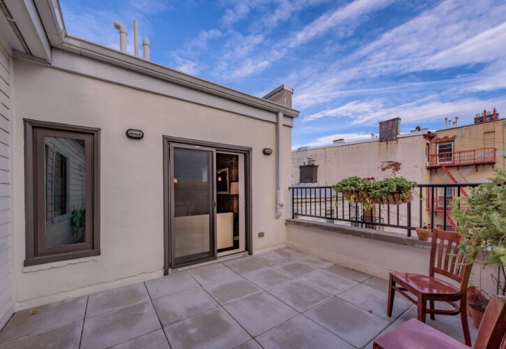 Deedee's Hideaway on GroveOver view