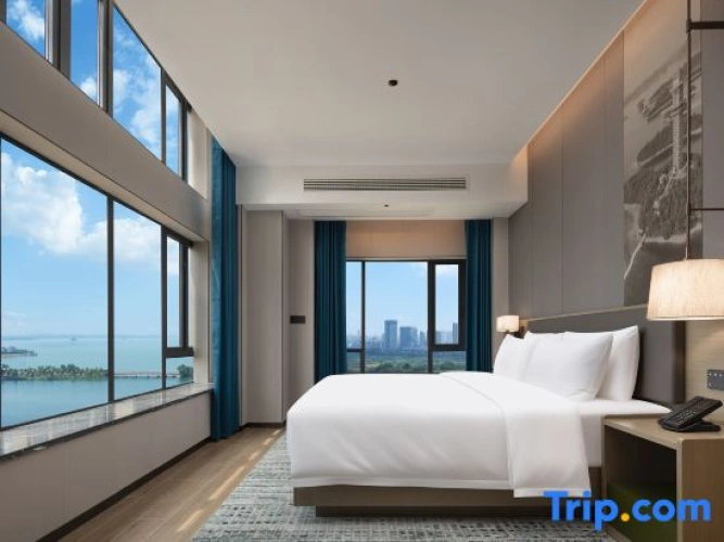 1 Bedroom Business Suite with lake view