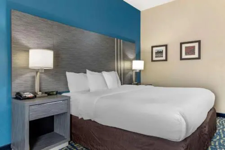 Comfort Inn & Suites
