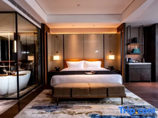 Standard Double room with city view