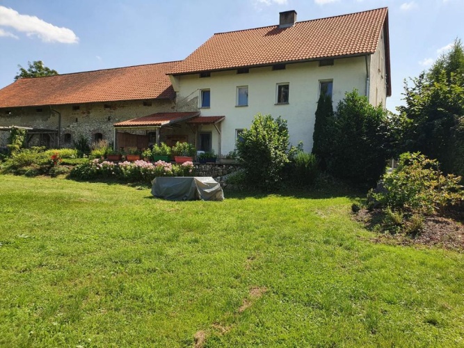 5 Bedrooms Cottage