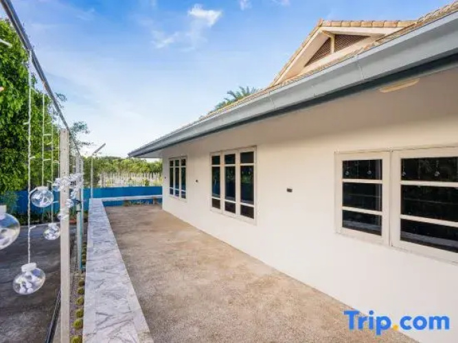 Starlight pool villa
