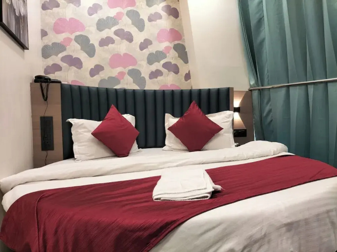 Hotel Paris Plaza
