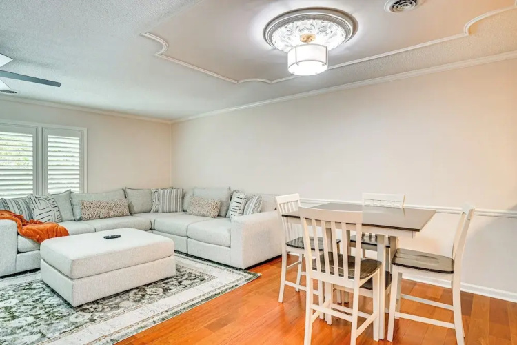 Steps to Sand: Walkable Condo in Myrtle Beach!