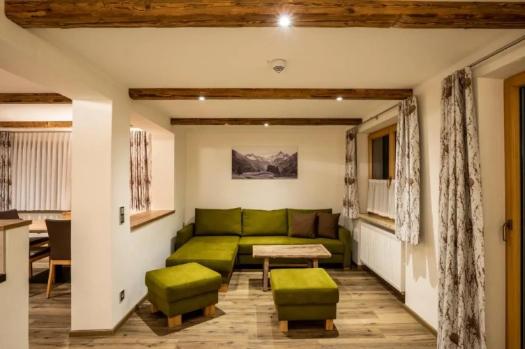 3 Bedrooms Apartment