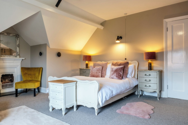 Beautiful 5 Bedroom Home in Evesham