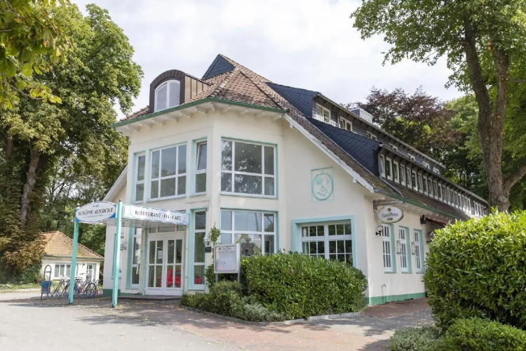 Hotel Schöne Aussicht, Stilvoll modern, direkt am Rüstersieler Hafen