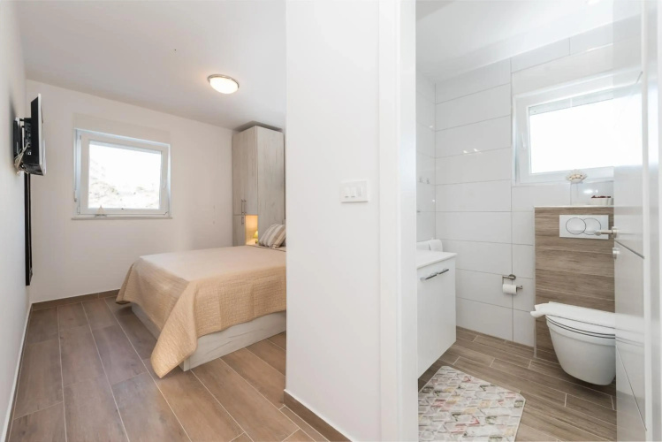 Dino 2 luxury apartment with pool