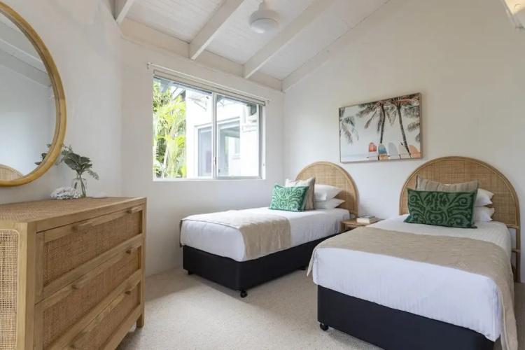 Beachside 2-bed House With Pool, Courtyard & BBQ