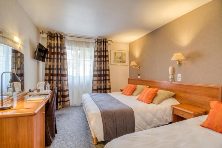 Standard Triple room
