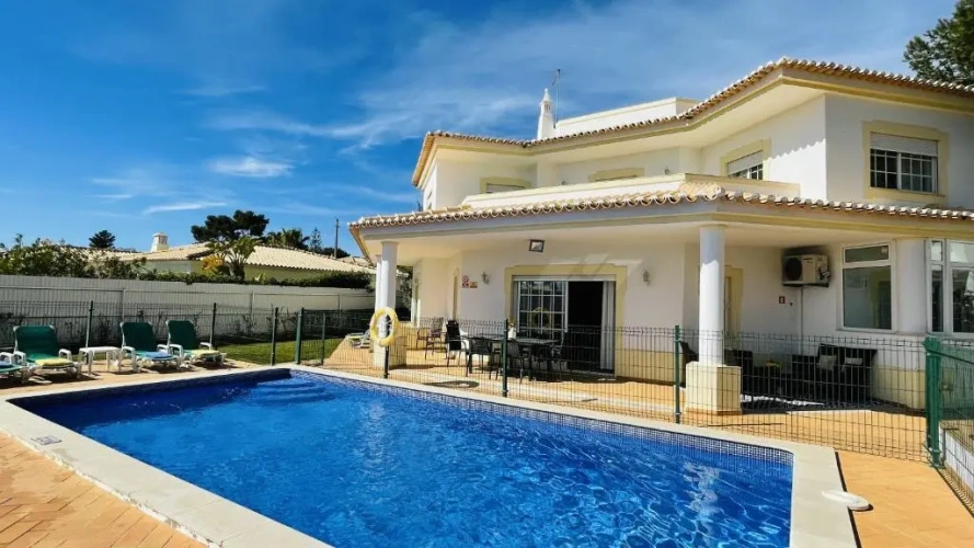 3 Bedrooms Villa