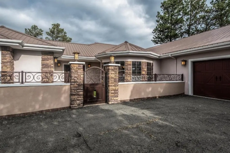 5 Bedrooms Cottage