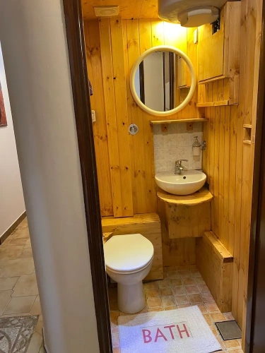 4 Bedrooms Cottage with balcony