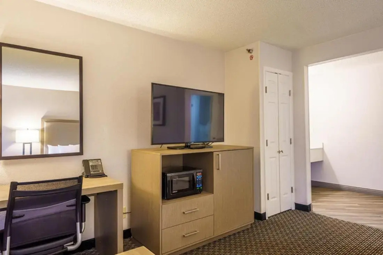 La Quinta Inn & Suites Brunswick #1040