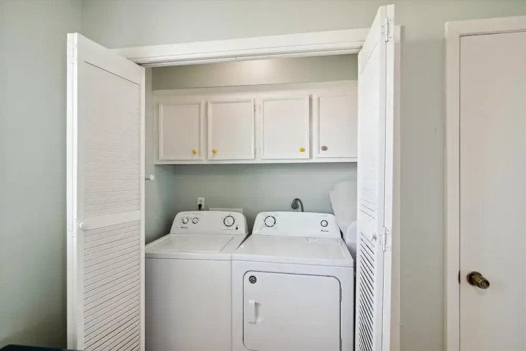 4 Bedrooms Cottage with balcony