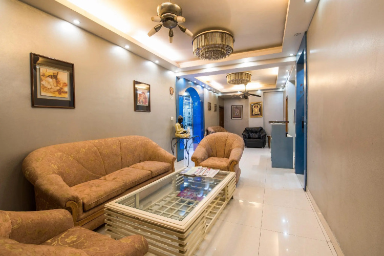 OYO 695 Hotel Silver Leaf