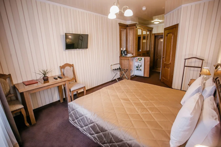 Aristocrat Hotel