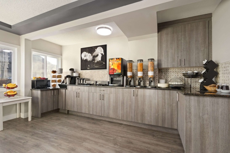 Travelodge By Wyndham Calgary South photo 18